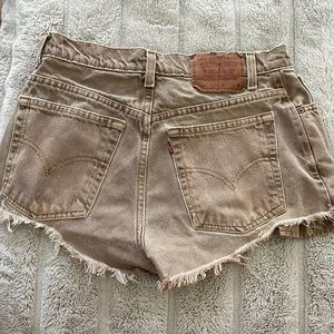 LEVI TAN JEAN SHORTS
